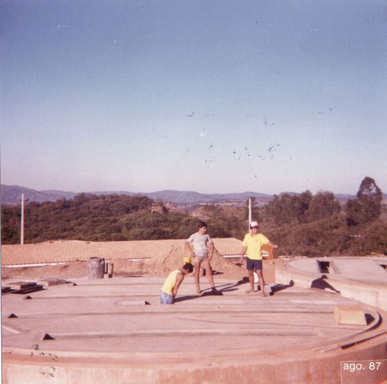 Fábrica de Ração - Igaratinga - Primeiro silo de grãos 1987